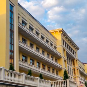 Главный корпус в санатории «Дворец нарзанов» в г. Кисловодске - фотография