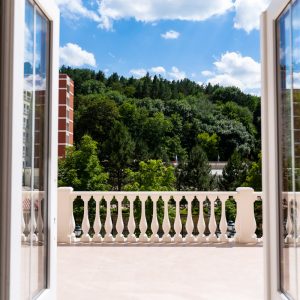 Балкон в санатории «Дворец нарзанов» в г. Кисловодске - фотография