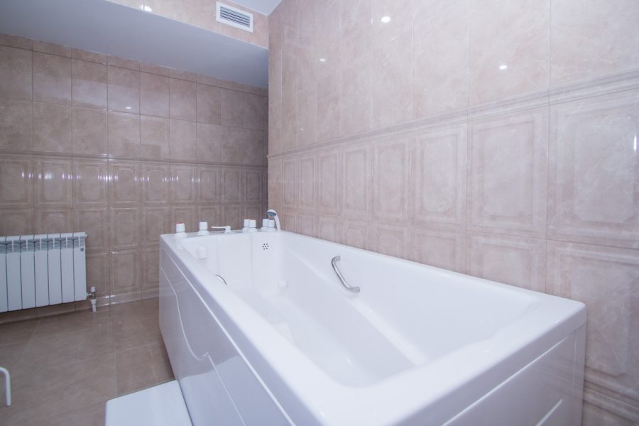 Кабинет лечебных ванн в санатории «Дворец нарзанов» в г. Кисловодске - фотография