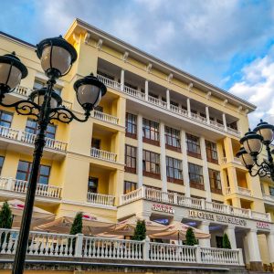 Главный корпус в санатории «Дворец нарзанов» в г. Кисловодске - фотография