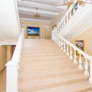 Лестница в санатории «Дворец нарзанов» в г. Кисловодске - фотография