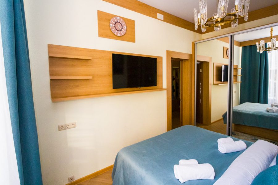 Номер «Люкс 2 комнатный» в санатории «Дворец нарзанов» в г. Кисловодске - фотография