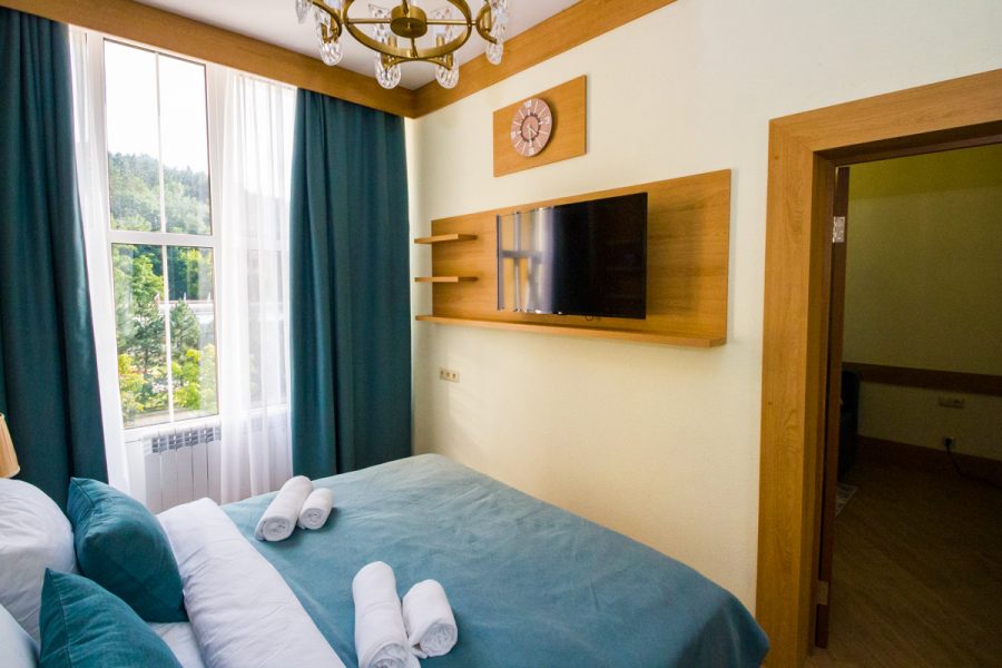 Номер «Люкс 2 комнатный» в санатории «Дворец нарзанов» в г. Кисловодске - фотография