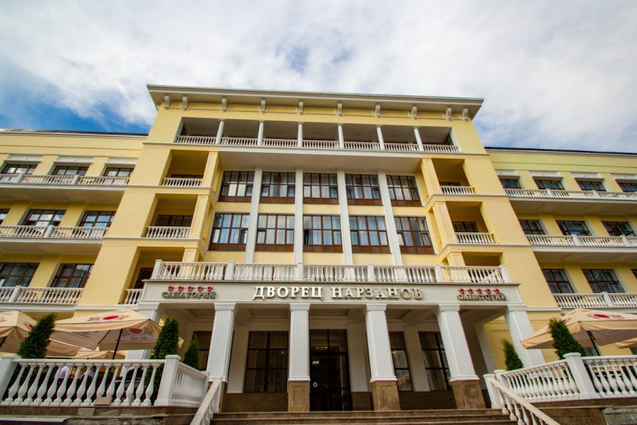 Главный корпус в санатории «Дворец нарзанов» в г. Кисловодске - фотография