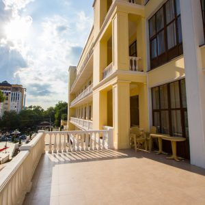 Терраса в санатории «Дворец нарзанов» в г. Кисловодске - фотография