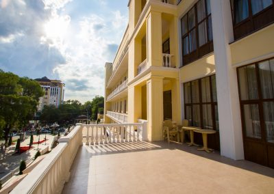 Терраса в санатории «Дворец нарзанов» в г. Кисловодске - фотография