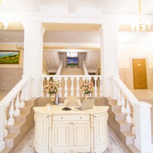 Главный холл в санатории «Дворец нарзанов» в г. Кисловодске - фотография