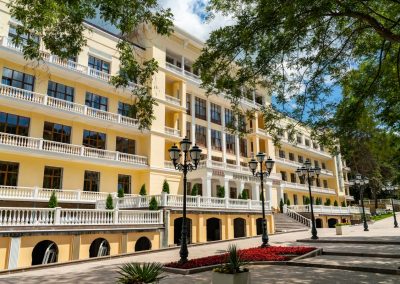 Территория в санатории «Дворец нарзанов» в г. Кисловодске - фотография