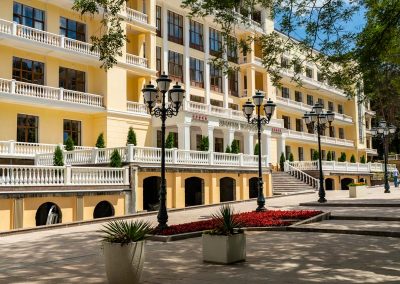 Территория в санатории «Дворец нарзанов» в г. Кисловодске - фотография