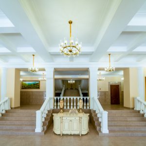 Главный холл в санатории «Дворец нарзанов» в г. Кисловодске - фотография