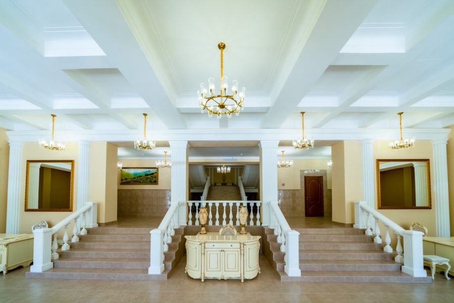 Главный холл в санатории «Дворец нарзанов» в г. Кисловодске - фотография