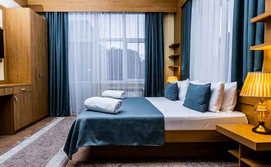 Номер «Люкс Семейный» в санатории «Дворец Нарзанов» в г. Кисловодске - фотография